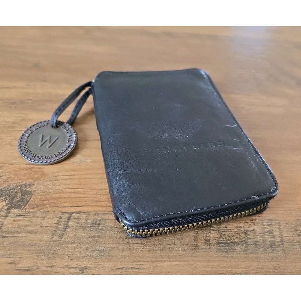 Wanderers Travel Co. Black Dubrovnik Genuine Leather Zip Bi-Fold Wallet W/Charm